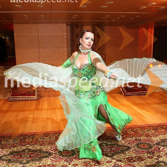 Mateja Pevec, trebušna plesalkaVečer pokroviteljev v Cankarjevem domu