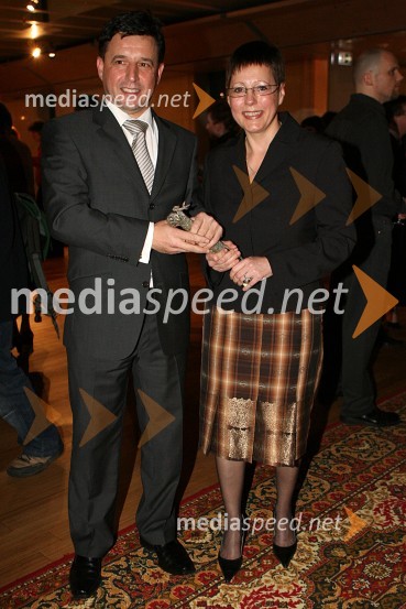 Klavdij Godnič, direktor Mobitela d.d. in Breda Brezovar Papež, direktorica za korporativne zadeve Tobačna LjubljanaVečer pokroviteljev v Cankarjevem domu