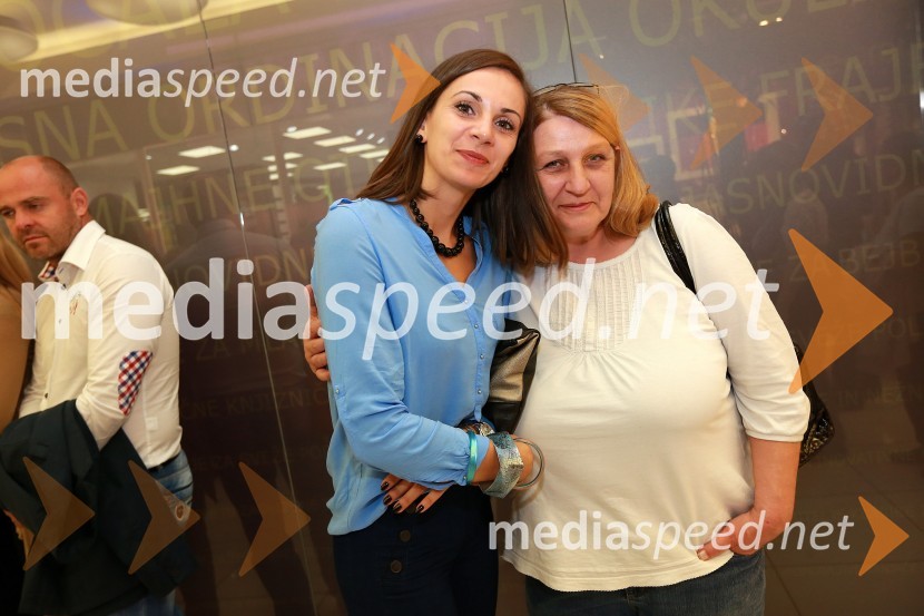 Indira Fajič, punca Filipa Flisarja; Jelka Šiker, mama Filipa FlisarjaAND by Andraž, otvoritev trgovine