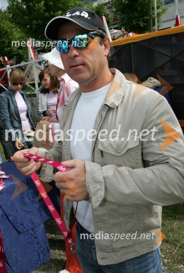 Pevec Vili ResnikLady piknik