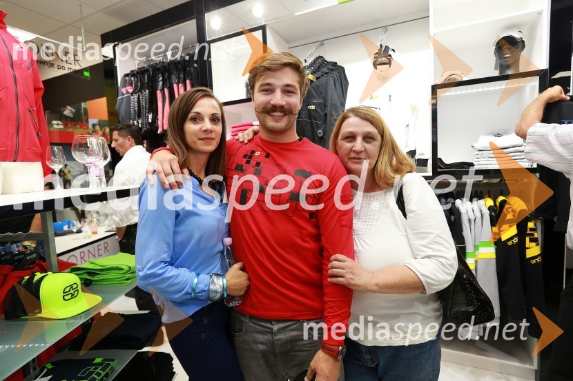 Indira Fajič, Filip Flisar, smučar prostega sloga; Jelka Šiker, mama Filipa FlisarjaAND by Andraž, otvoritev trgovine