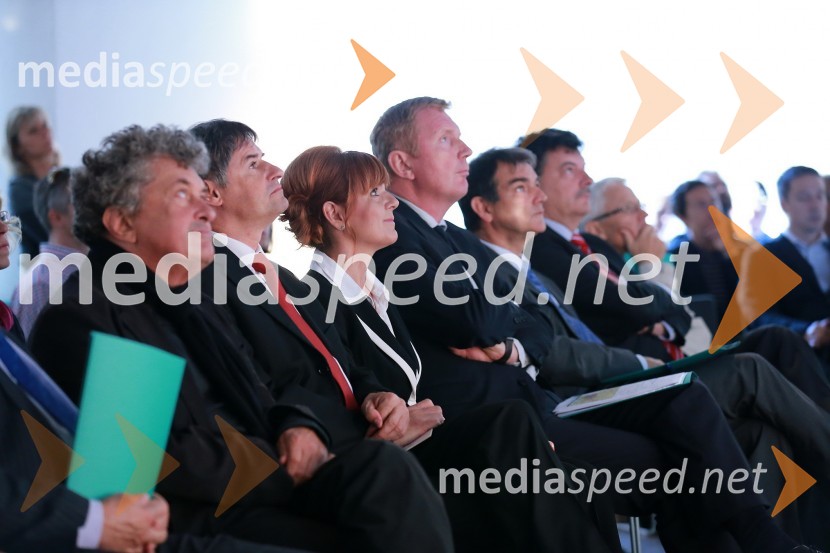 Prof. Janez Koželj, podžupan Mestne občine Ljbuljana; mag. Bojan Babič, državni sekretar na Ministrstvu za infrastrukturo in prostor; mag. Lilijana Madjar, direktorica RRA LUR; Mag. Miran Gajšek, predsednik Odbora za infrastrukturo, okolje in prostor Ljubljanske ubrane regijeTrajnostna mobilnost v Ljubljanski urbani regiji, okrogla miza