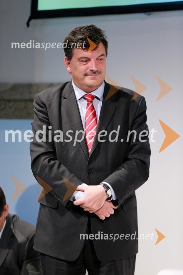 Dr. Peter Verlič, predsednik Koordinacijskega odbora za javni promet Ljubljanske urbane regijeTrajnostna mobilnost v Ljubljanski urbani regiji, okrogla miza