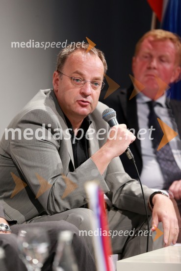 Mag. Boštjan Koren, direktor potniškega prometa Slovenske železniceTrajnostna mobilnost v Ljubljanski urbani regiji, okrogla miza