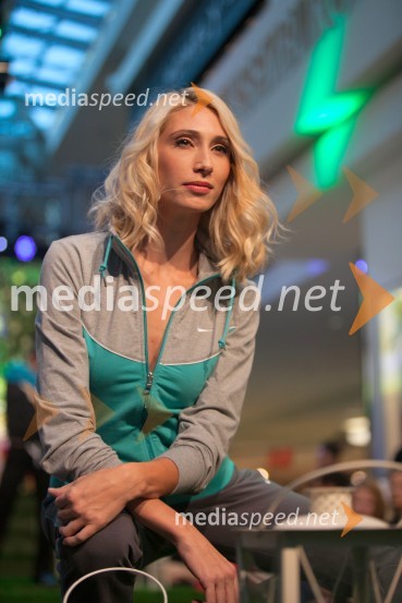 ManekenkaJesenska modna revija v Cityparku