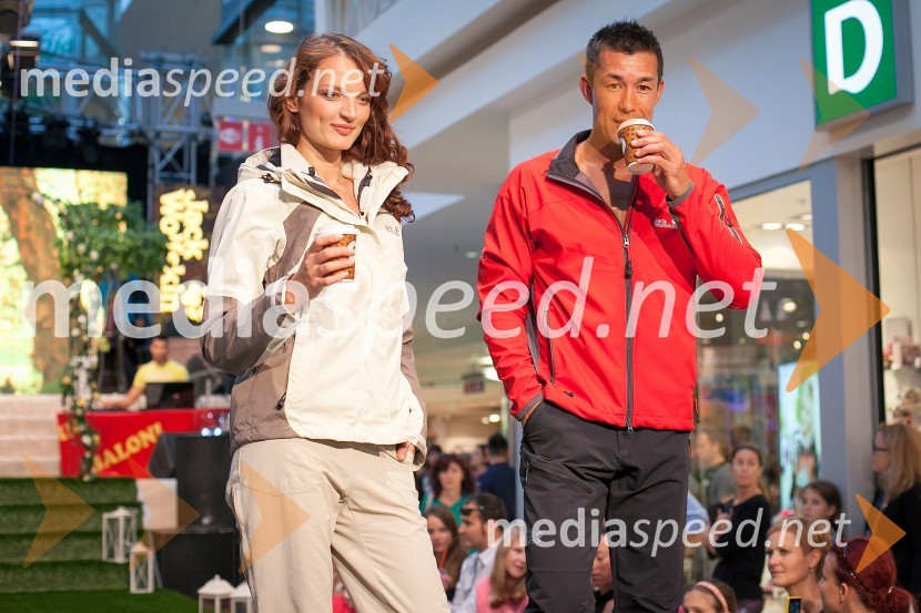 Jana Koteska, manekenka;&nbsp;Taiji Tokuhisha, manekenJesenska modna revija v Cityparku