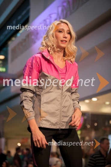 ManekenkaJesenska modna revija v Cityparku