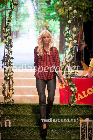 ManekenkaJesenska modna revija v Cityparku