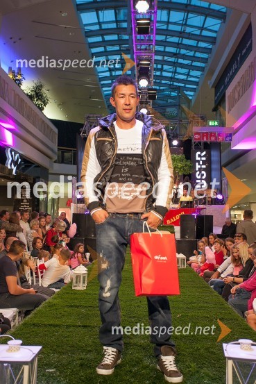 Taiji Tokuhisha, manekenJesenska modna revija v Cityparku