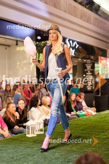 ManekenkaJesenska modna revija v Cityparku