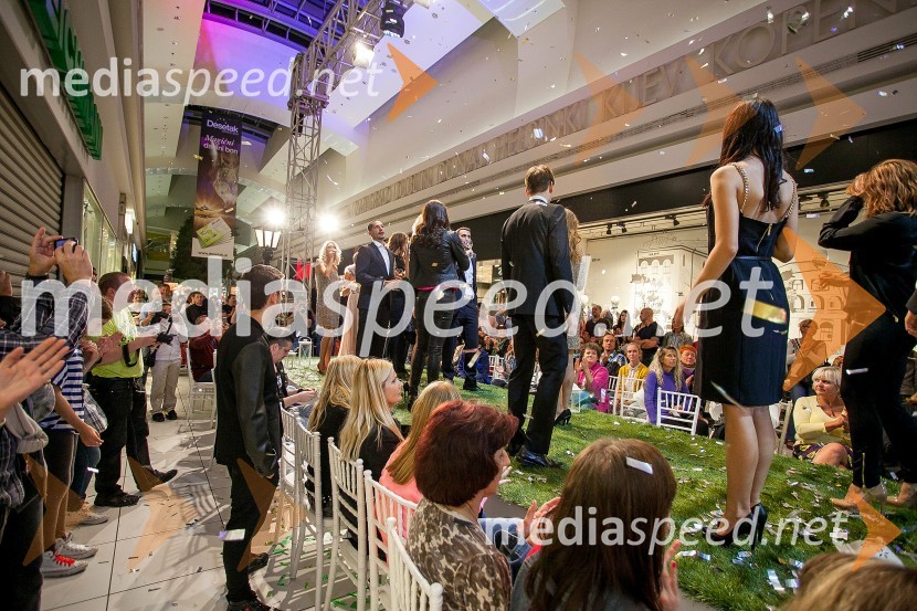 Manekenke in manekeniJesenska modna revija v Cityparku