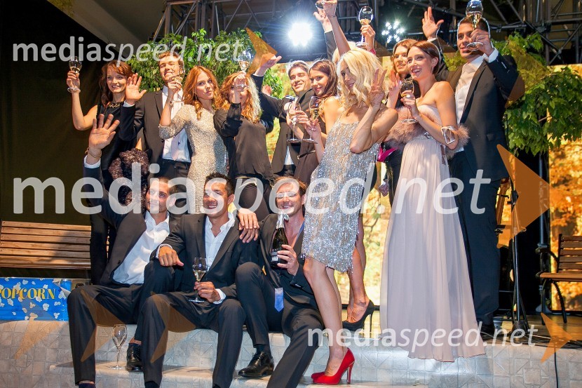 Manekenke in manekeniJesenska modna revija v Cityparku