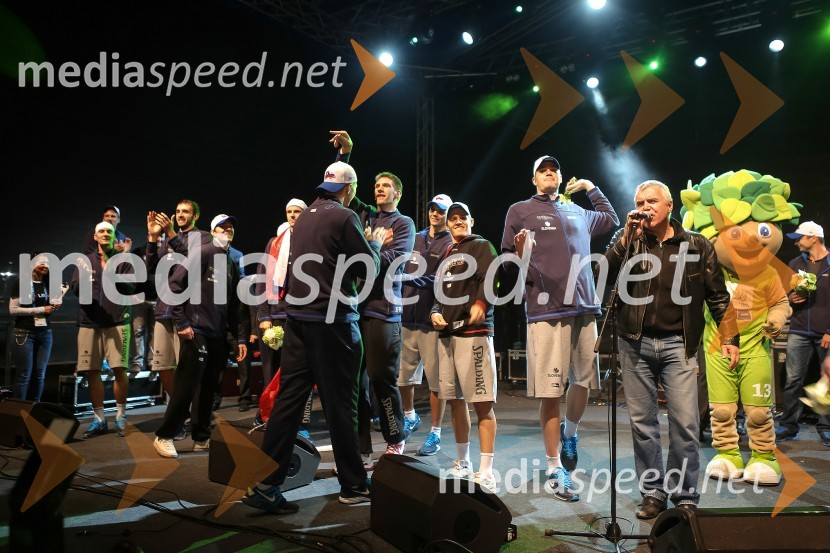 Slovenska košarkarska reprezentanca; Zoran Predin, pevec&nbsp;Eurobasket 2013, Slovenija - Ukrajina