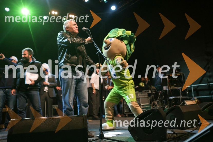 Zoran Predin, pevec; maskota Eurobasket - LipkoEurobasket 2013, Slovenija - Ukrajina