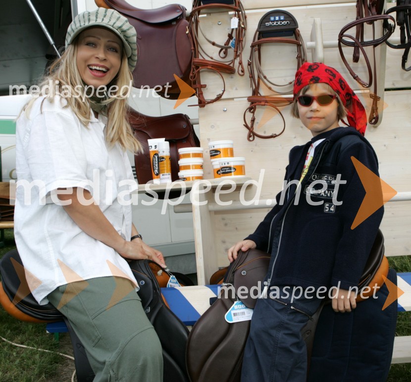 Pevka Marta Zore s sinomLady piknik