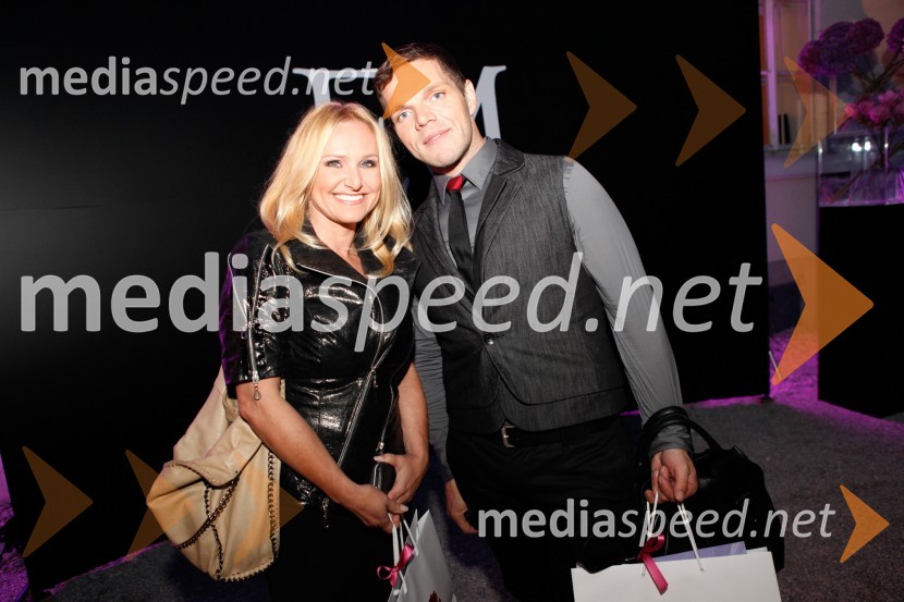 Nuša Derenda, pevka; ...Prva obletnica centra Estetika Medartis