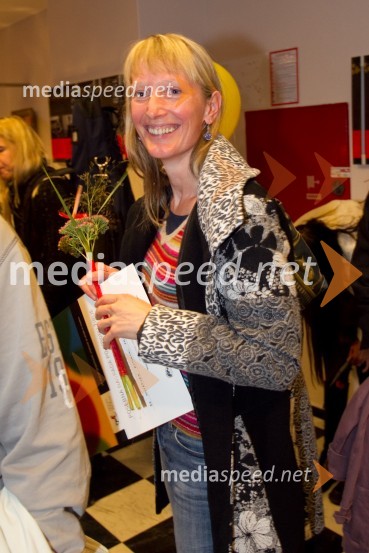 Nika Solce, pevka ljudskih pesmiPazi, Pika!, premiera predstave LGL