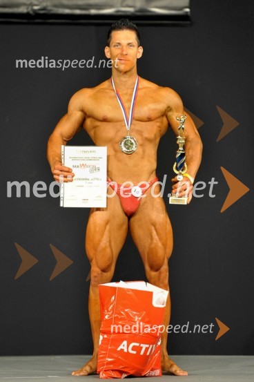 Aleksander KošmrlMaxximum Open 2013: bikini, fitness in bodybuilding