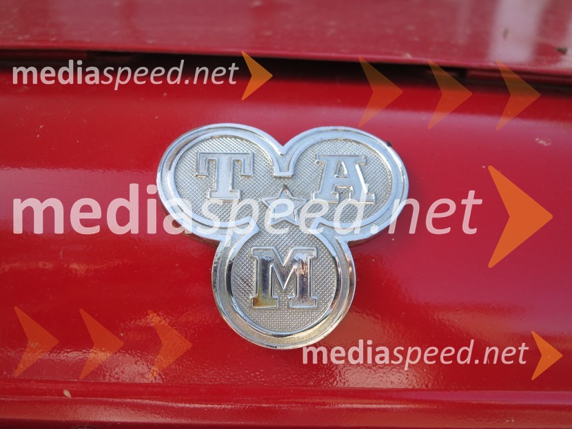 Gasilski avtomobil  TAM NV 5500 Tovarna Avtomobilov Maribor - logotip z zvezdoGasilski avtomobil TAM NV 5500