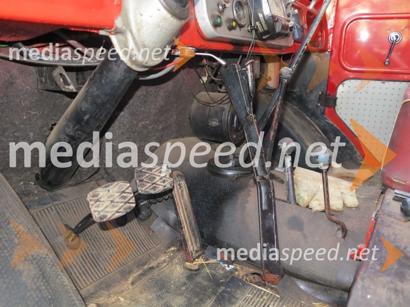 Gasilski avtomobil, TAM NV 5500; notranjost, kokpitGasilski avtomobil TAM NV 5500