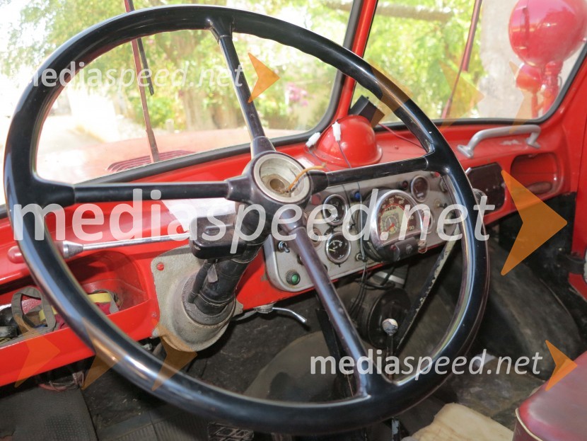 Gasilski avotmobil; TAM NV 5500; notranjost, kokpitGasilski avtomobil TAM NV 5500