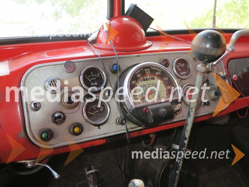 Gasilski avtomobil TAM NV 5500; armaturna plošča, notranjost, kokpitGasilski avtomobil TAM NV 5500