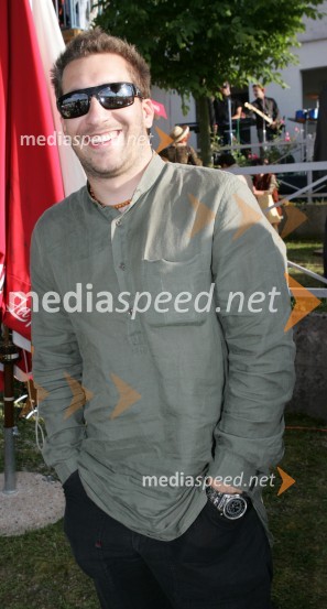 Boštjan Dermol, pevec skupine NudeLady piknik