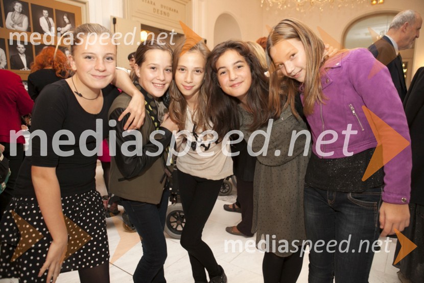 Tanaja; Maša; Ena; Lara; ŽivaRazstava src, gledališka predstava