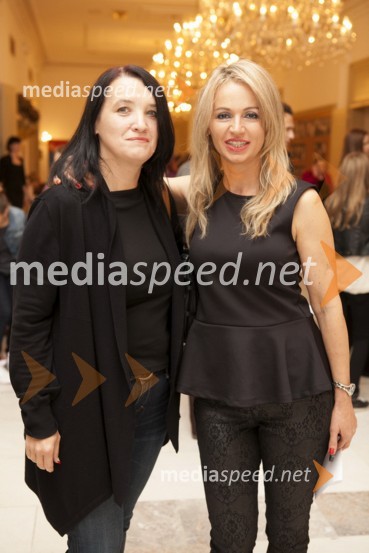 Darija Knehtl; Lidija Šestak Zorič, predsednica društva SončekRazstava src, gledališka predstava