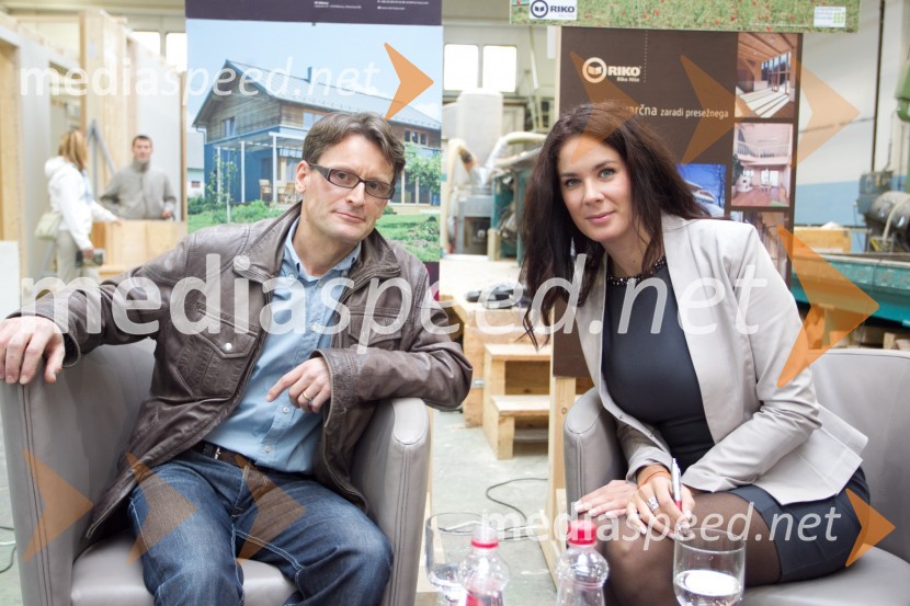 Miran Merhar, lastnik Riko hiše; Ivjana Banič, voditeljicaDan odprtih vrat Riko hiše