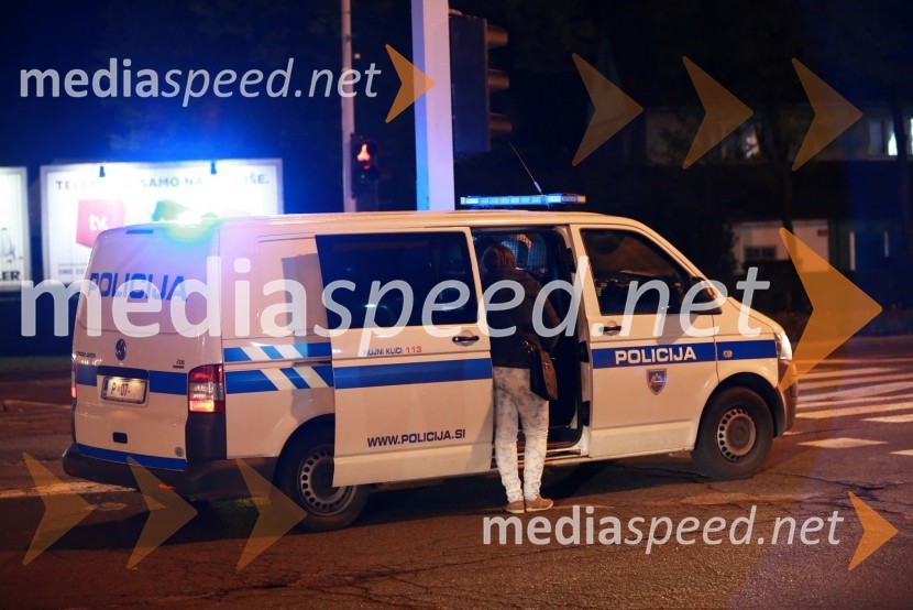Policijski kombiPrometna nesreča v Mariboru