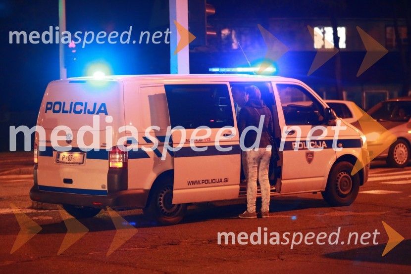 Policijski kombiPrometna nesreča v Mariboru