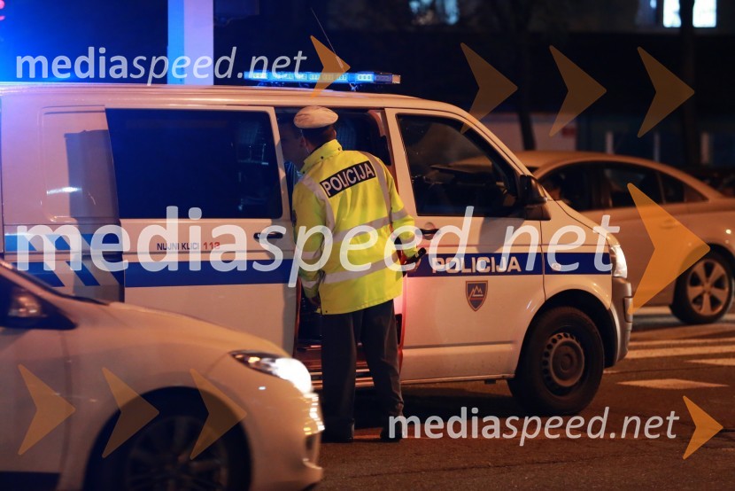 Policijski kombiPrometna nesreča v Mariboru