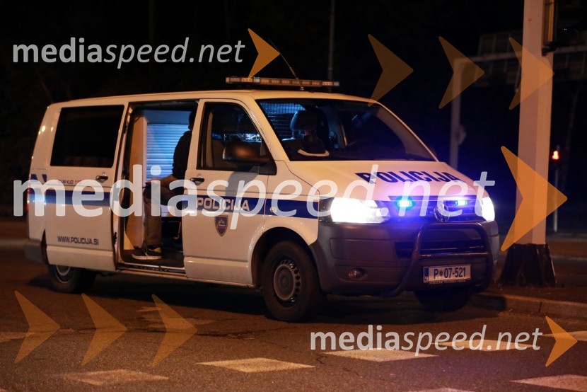 Policijski kombiPrometna nesreča v Mariboru