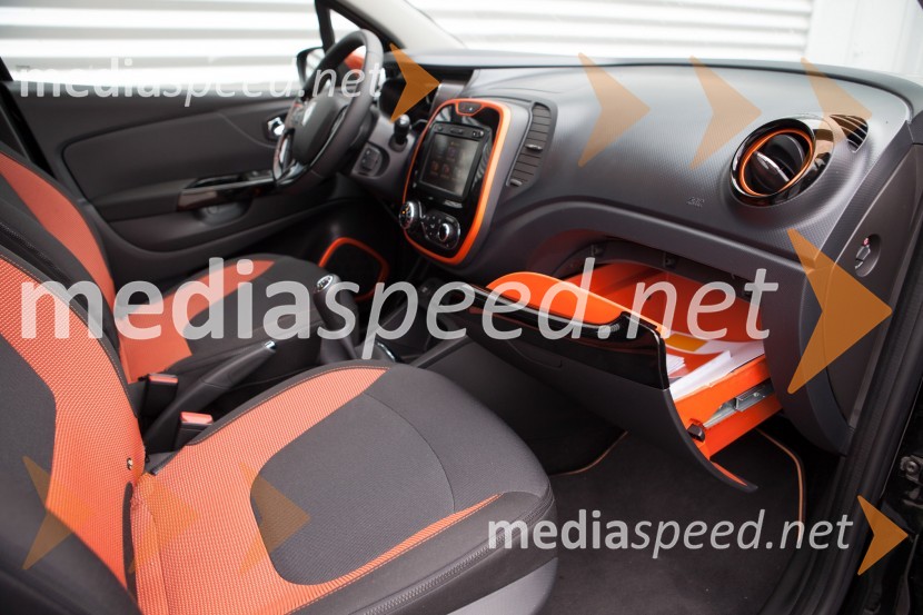 11 litrov velik predal pred sovoznikomRenault Captur dCi90 Dynamique Energy, mediaspeed test