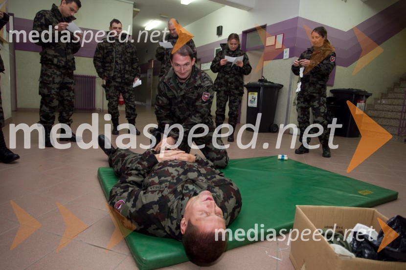 Primož Kozmus, metalec kladivaVrhunski slovenski športniki na usposabljanju v vojski, Bohinjska Bela