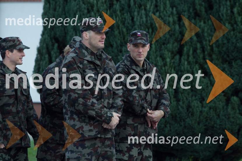 Matjaž Ceraj, judoist; Tomaž Pirih, veslačVrhunski slovenski športniki na usposabljanju v vojski, Bohinjska Bela