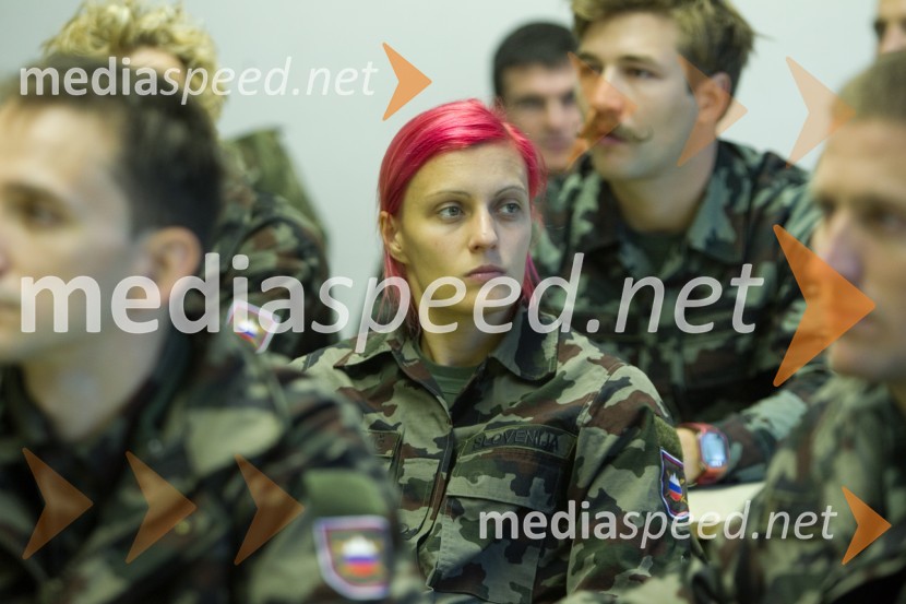 Nina Kolarič,&nbsp;atletinjaVrhunski slovenski športniki na usposabljanju v vojski, Bohinjska Bela