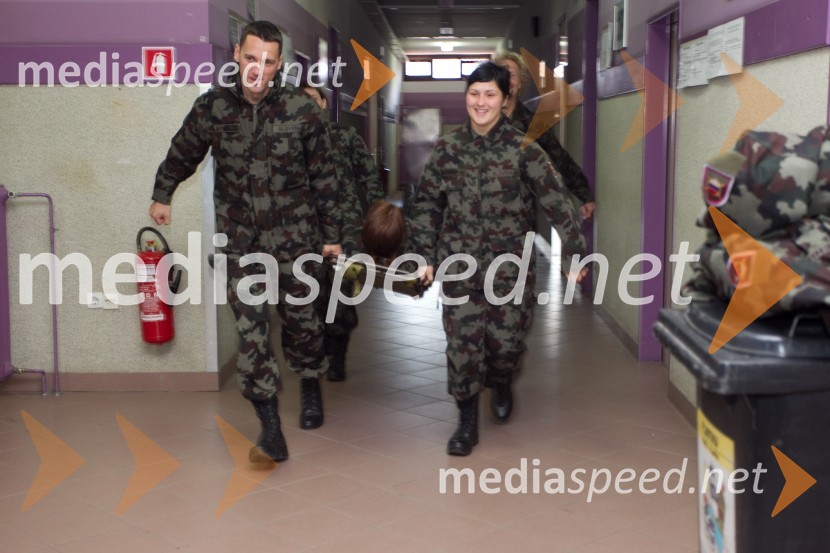 Tomaž Pirih, veslač; Lucija Polavder, judoistkaVrhunski slovenski športniki na usposabljanju v vojski, Bohinjska Bela