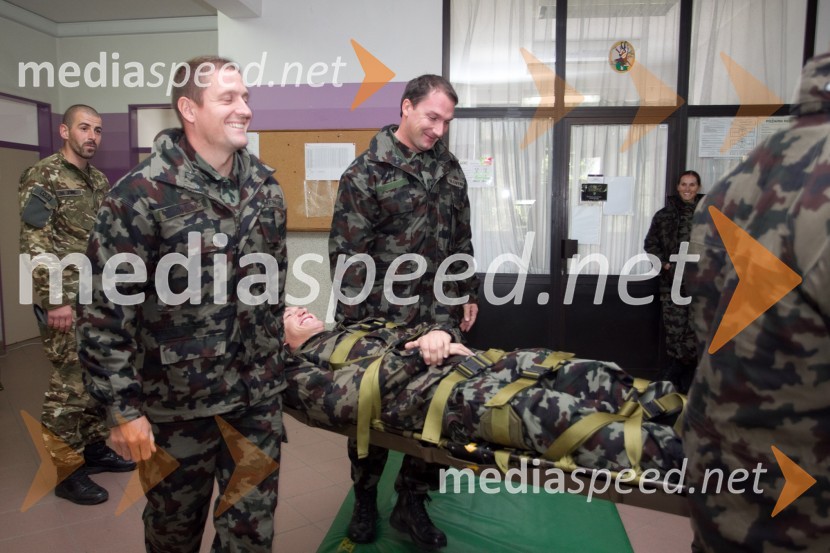 Matija Kranjc, atlet; Primož Kozmus, metalec kladivaVrhunski slovenski športniki na usposabljanju v vojski, Bohinjska Bela