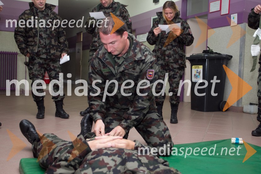 Primož Kozmus, metalec kladivaVrhunski slovenski športniki na usposabljanju v vojski, Bohinjska Bela