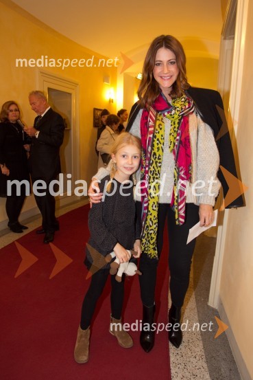 Hannah Mancini, pevka; hči AstridTrnuljčica, premiera baleta