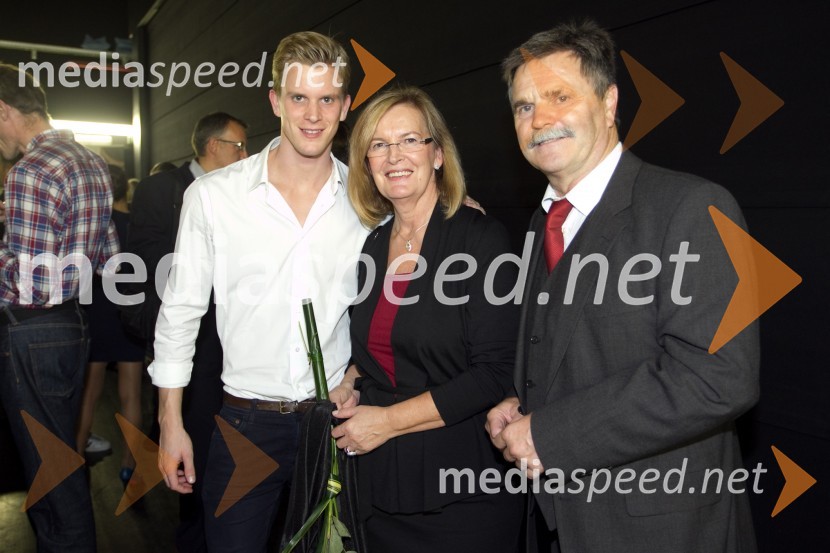 Lukas Zuschlag, baletnik; mama Regina; oče HansTrnuljčica, premiera baleta