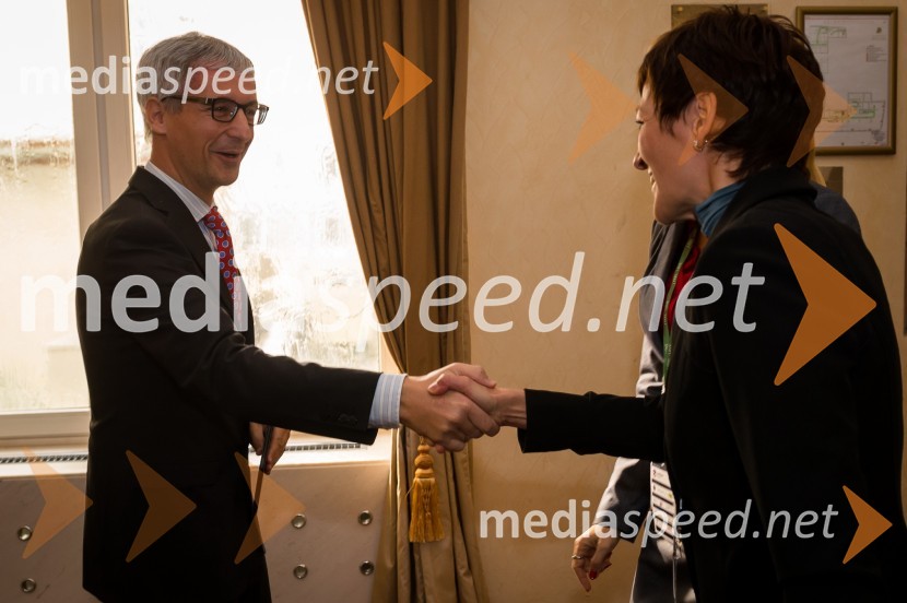 Dr. Jernej Pikalo, minister za izobraževanje, znanost in šport; dr. Maja
Makovec Brenčič, prodekanja za razvoj na Ekonomski fakulteti v 
LjubljaniU.S. – Slovenia Business Bridge, razvojna in investicijska konferenca, prvi dan