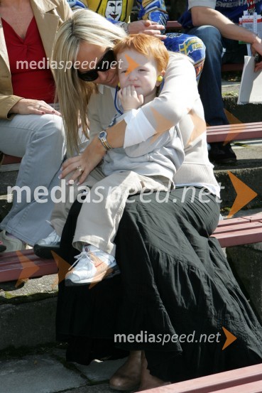 Melody - žena in Seth - sin avstralskega dirkača Jasona CrumpaSPEEDWAY, Speedway Grand Prix - VN Poljske 2005 trening