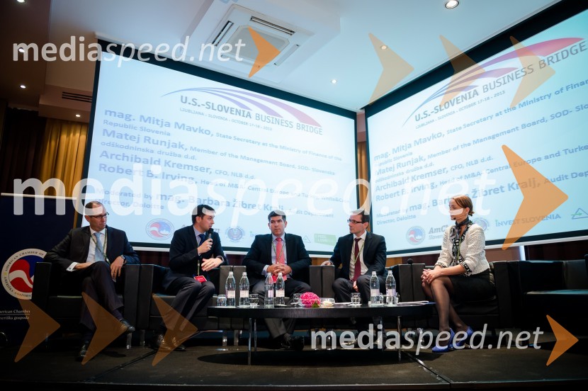 Rob
Irwing, White&Case; mag. Mitja Mavko, državni sekretar, Ministrstvo
 za finance; Matej Runjak, član uprave SOD - Slovenska odškodninska 
družba; Archibald Kremser, član uprave NLB; mag. Barbara Žibret Kralj, 
DeloitteU.S. – Slovenia Business Bridge, razvojna in investicijska konferenca, prvi dan