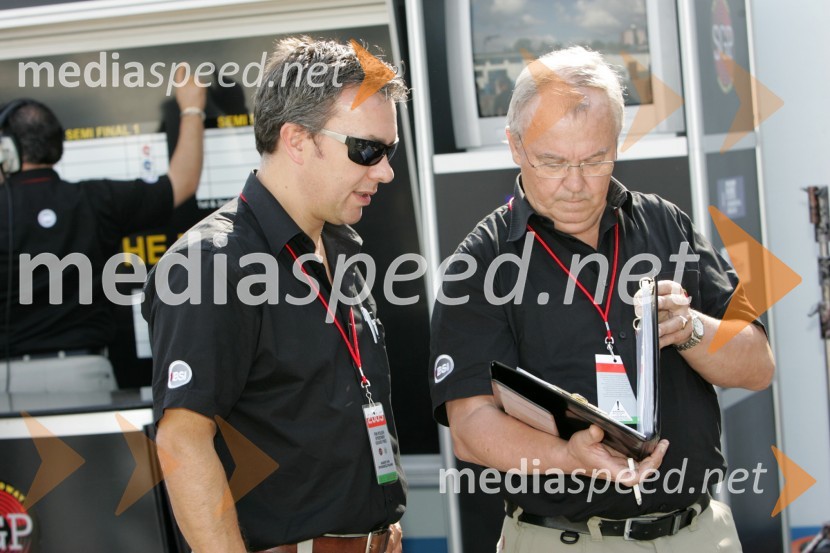 John Postlethwaite, direktor in lastnik podjetja Benfield sports international (lastnik licence za organiziranje in trženje speedway grand prix dirk) in Ole Olsen, direktor speedway grand prix dirkSPEEDWAY, Speedway Grand Prix - VN Poljske 2005 trening