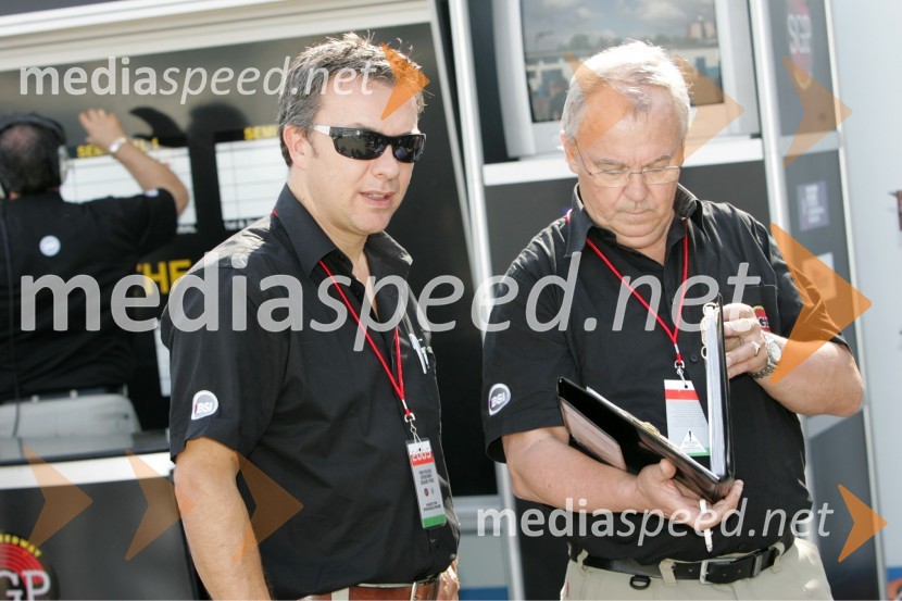 John Postlethwaite, direktor in lastnik podjetja Benfield sports international (lastnik licence za organiziranje in trženje speedway grand prix dirk) in Ole Olsen, direktor speedway grand prix dirkSPEEDWAY, Speedway Grand Prix - VN Poljske 2005 trening