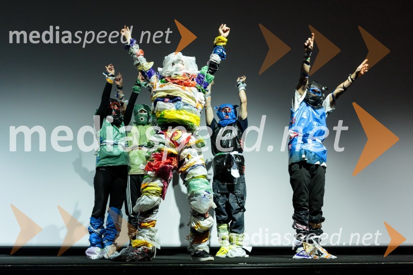 Bagfoot in plesalci - plesni spektakel I'm BAGSmeti, slovenska premiera dokumentarnega filma