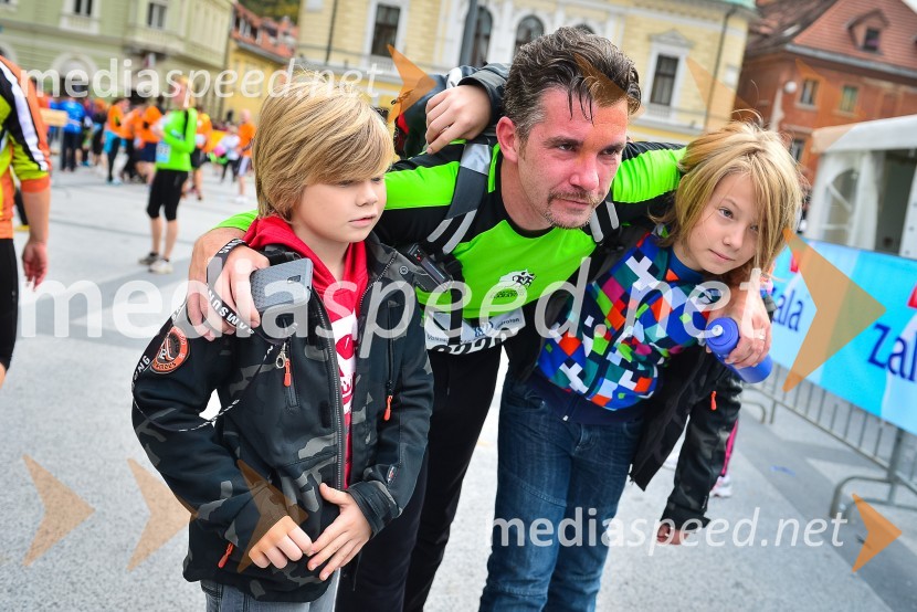 Matej Špehar z otrokoma18. Ljubljanski maraton 2013